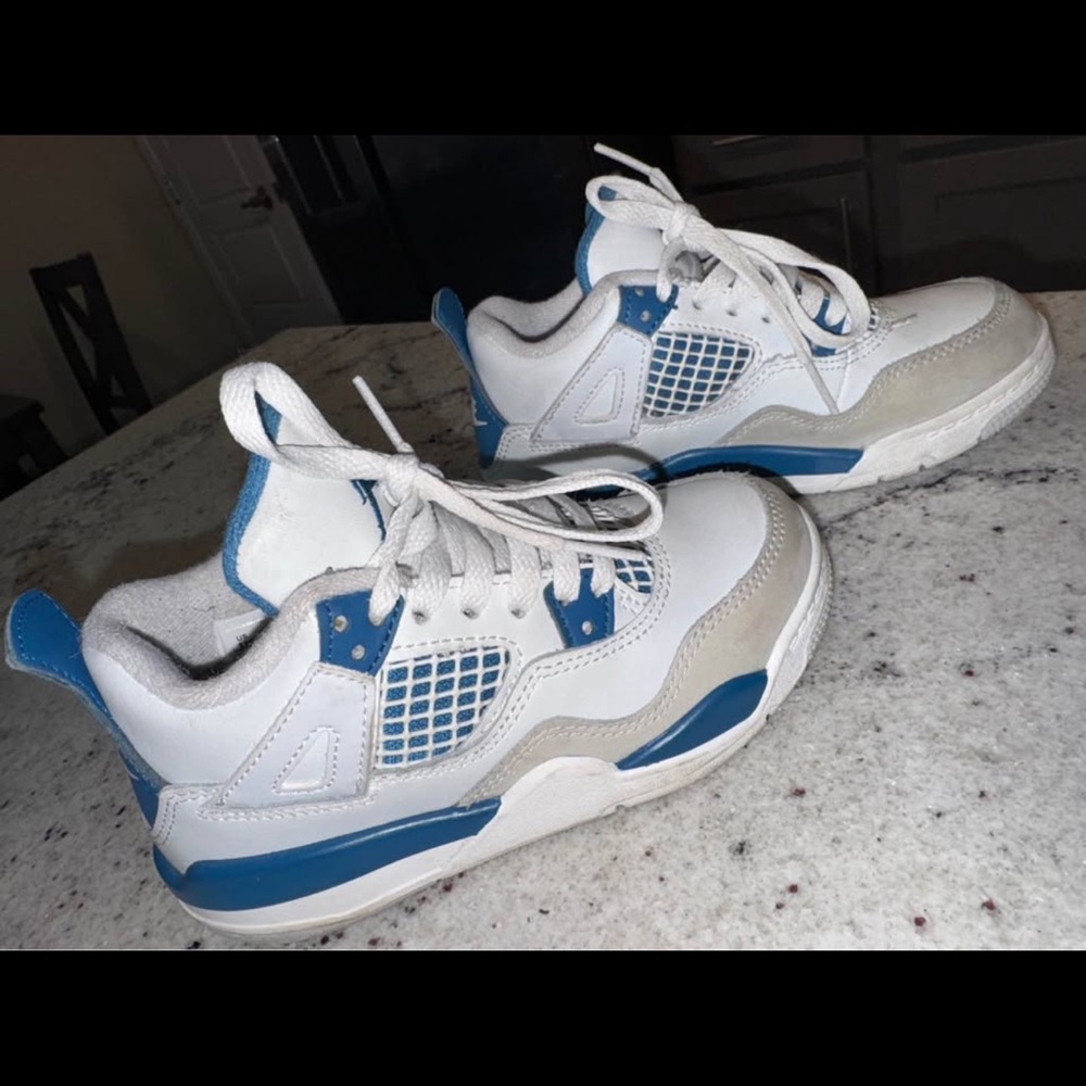Jordan 4 Retro - Picture 2 of 4